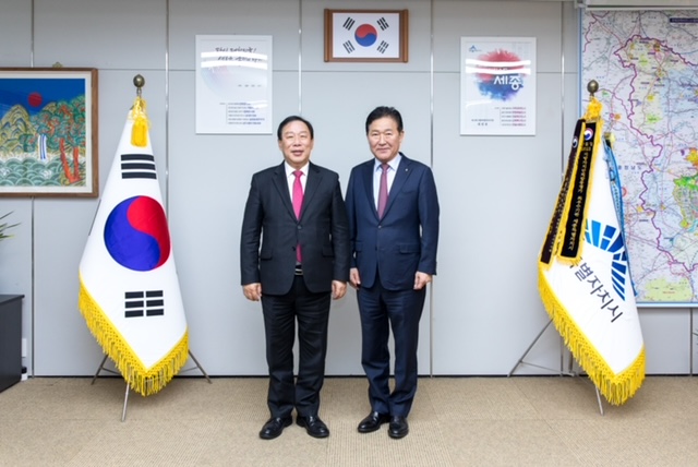 접견 사진4.jpg 이미지입니다.