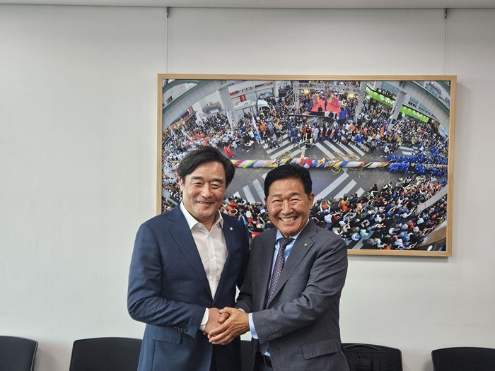 정동만 의원 (2).jpg 이미지입니다.