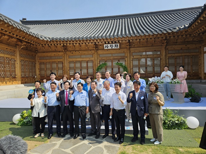 1. 단체사진.jpg 이미지입니다.